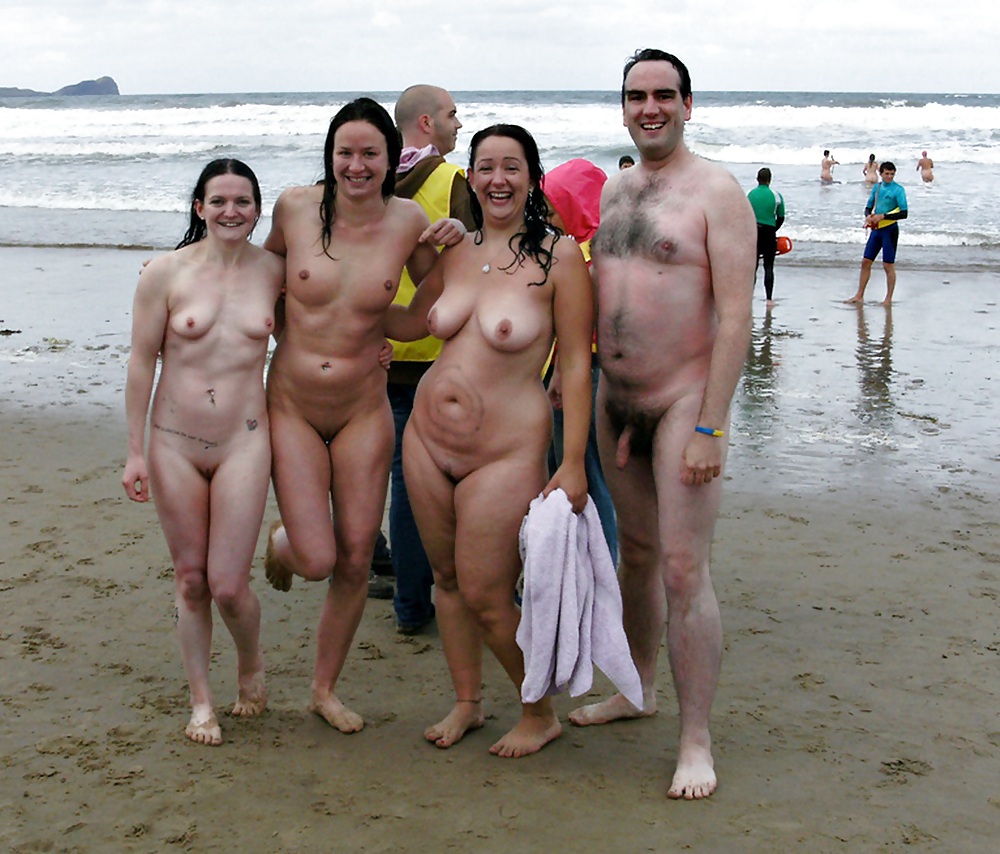 ¡¡Más nudistas!!
 #12537424