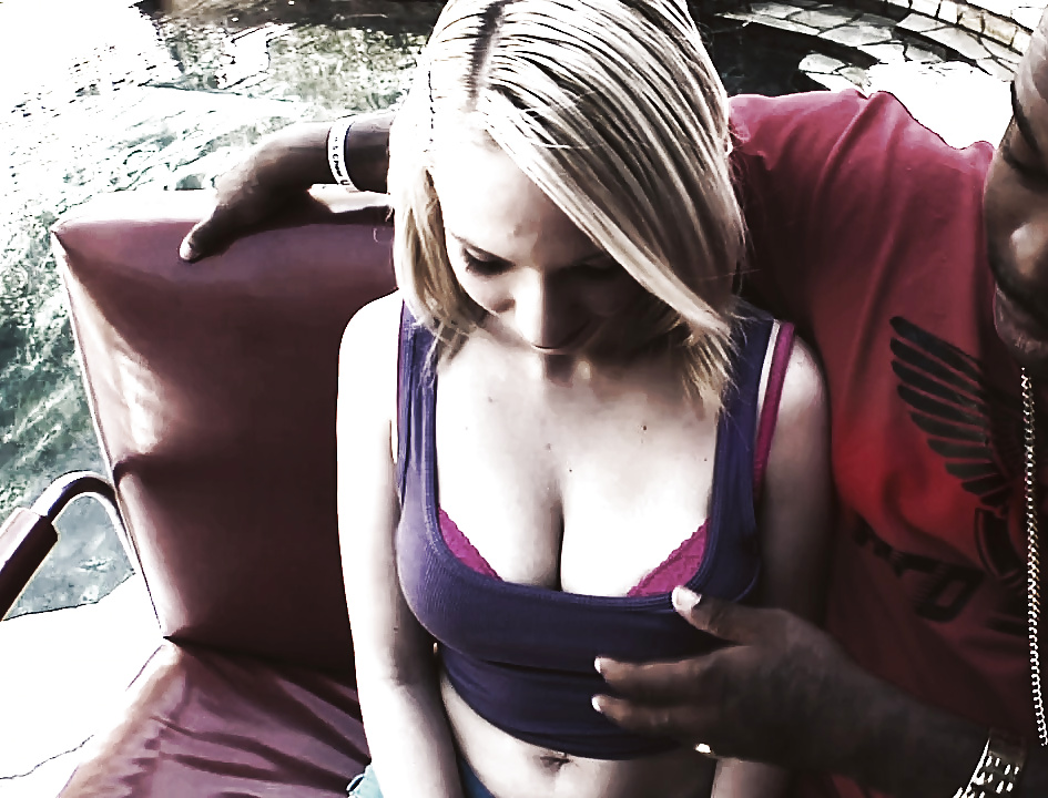 Tomando ella
 #12979659