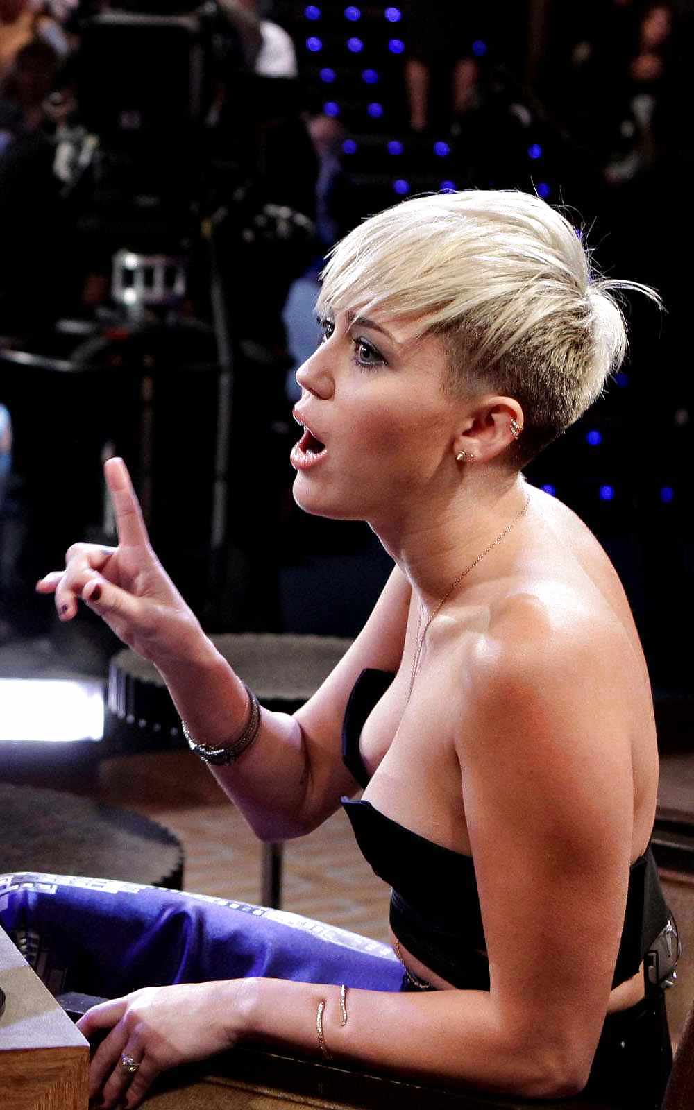Miley cyrus 
 #10741069