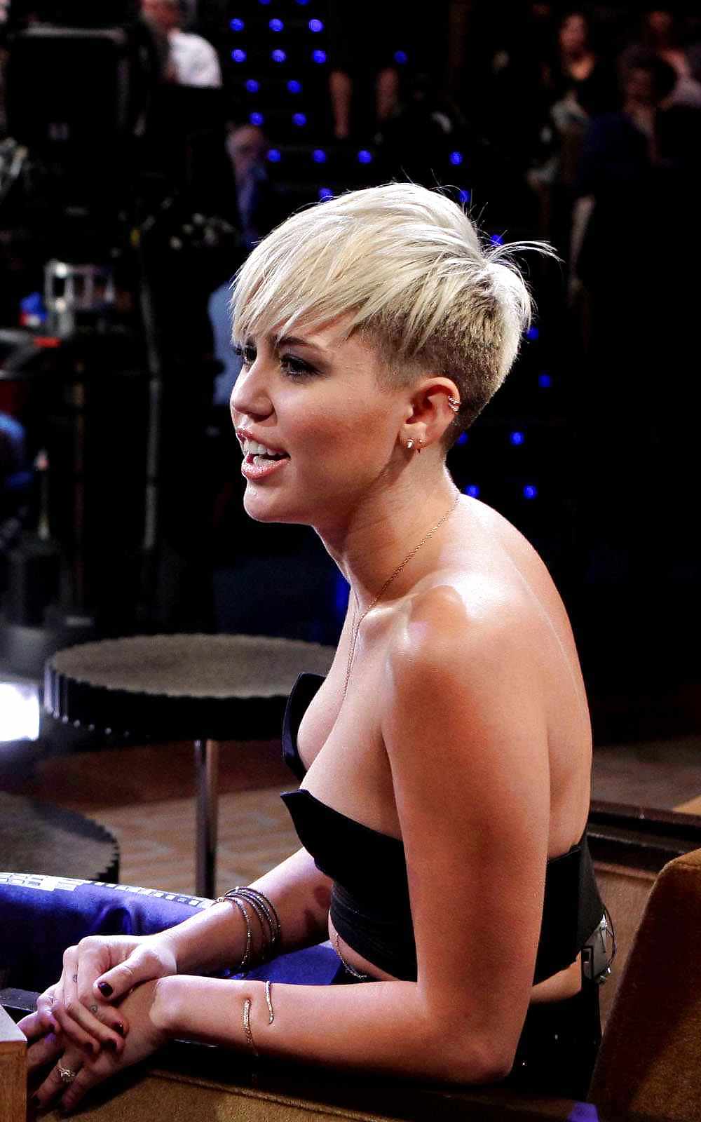 Miley cyrus 
 #10741077