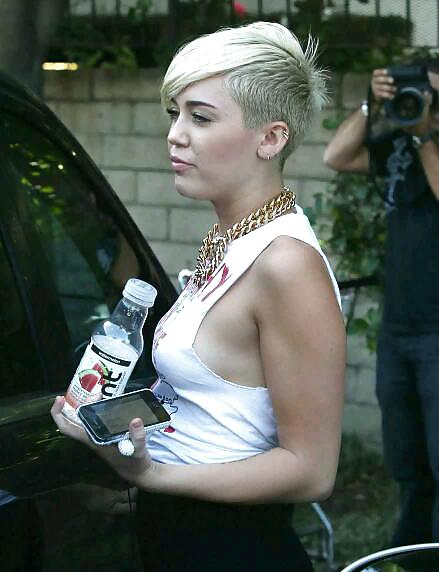 Miley cyrus 
 #10741195