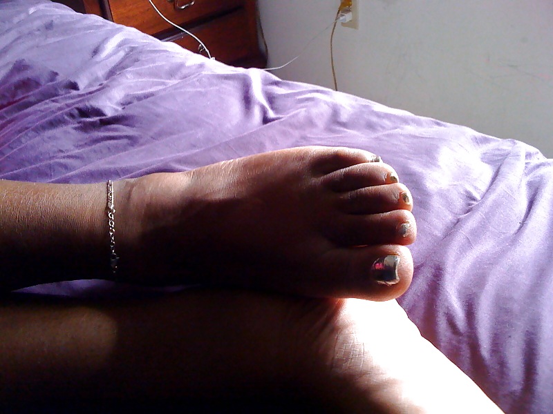 Mi esposa linda pies y dedos de los pies
 #4010377