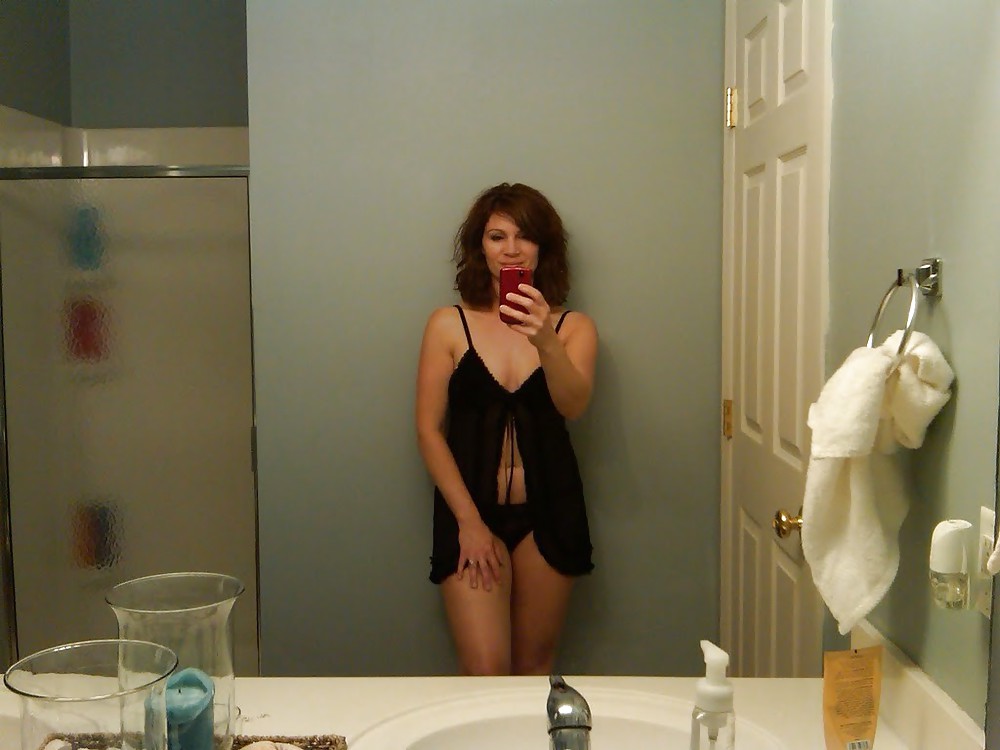 セクシーな女性のセルフショット
 #5598510