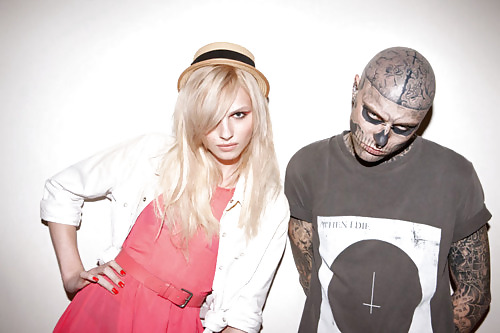 Andrej y da zombie boy
 #5478043