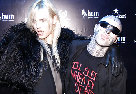 Andrej y da zombie boy
 #5478072