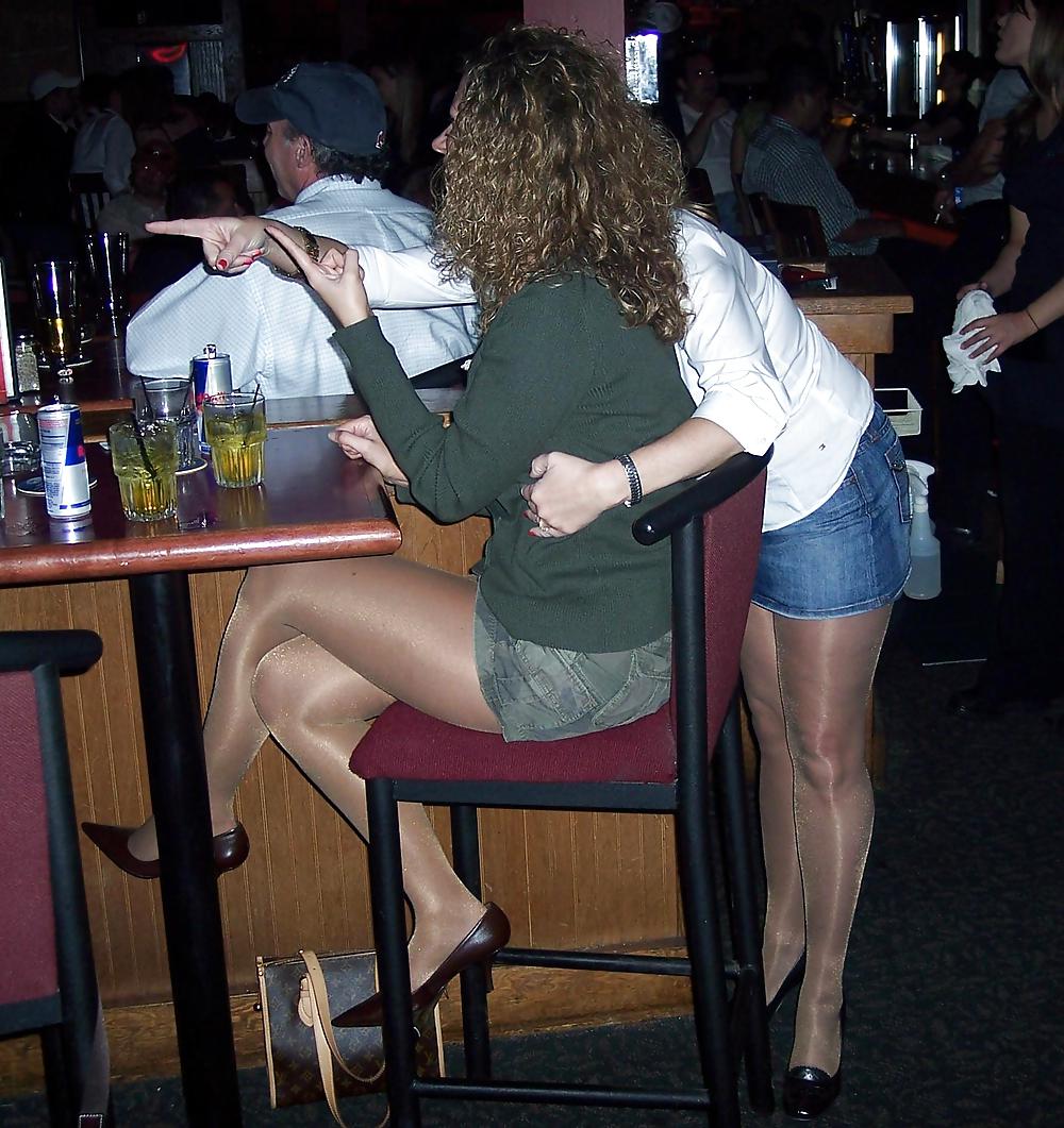 Troie in calze di nylon sono venute al nostro bar per sesso & altro
 #22336972
