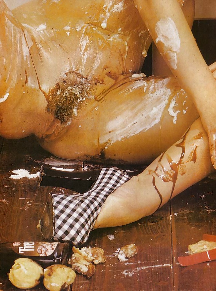 Pelea de comida entre dos chicas calientes
 #18936297