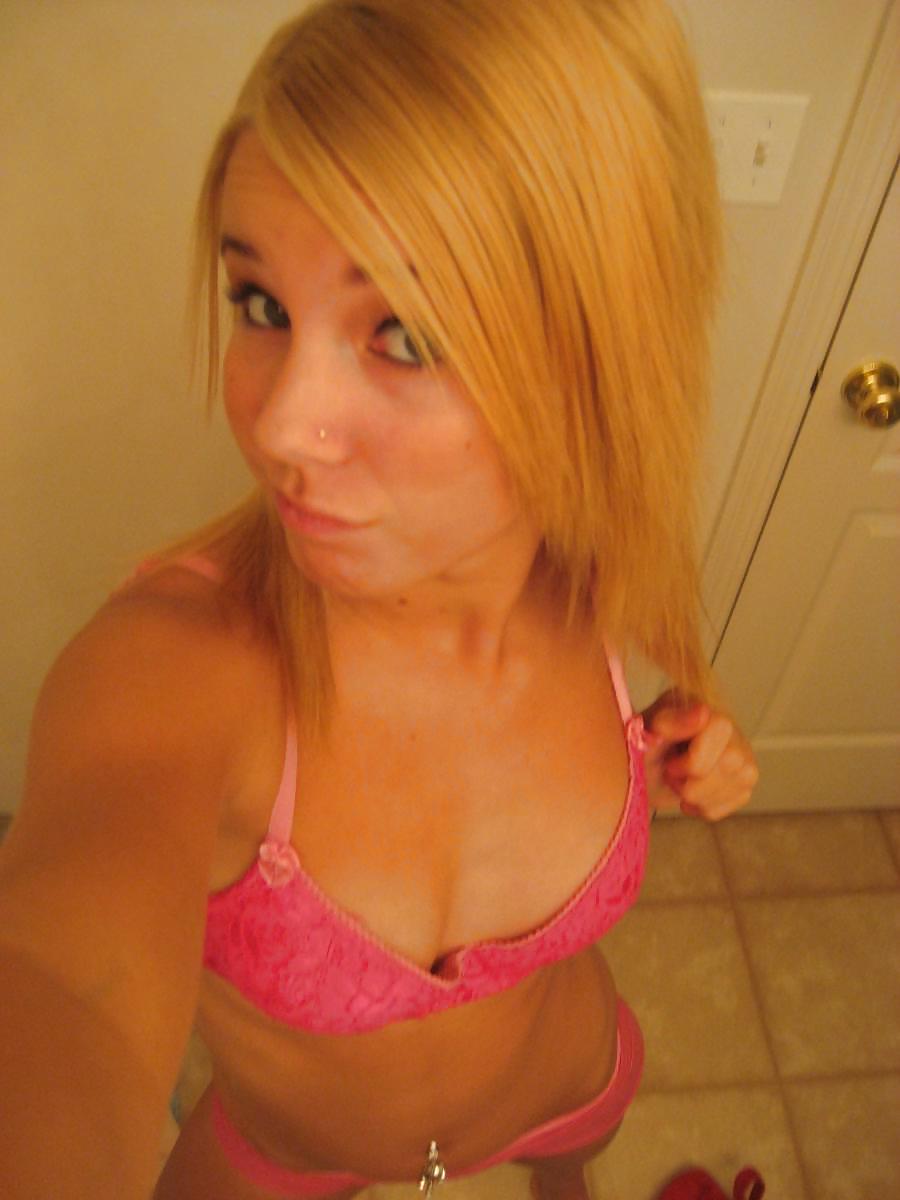 BLONDE SELF SHOTS #9075744