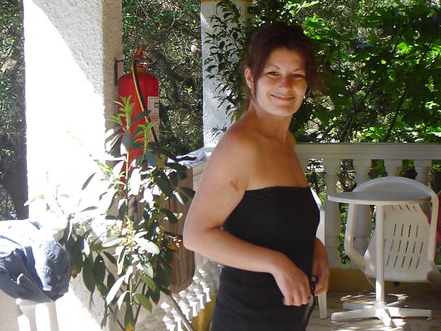 Britische Milf Im Urlaub #9815136