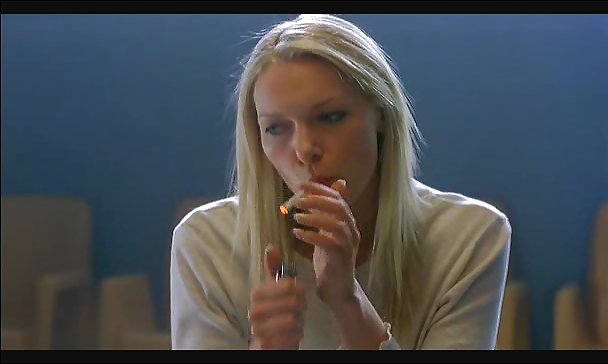 Laura prepon es una nena caliente que fuma.
 #10227641