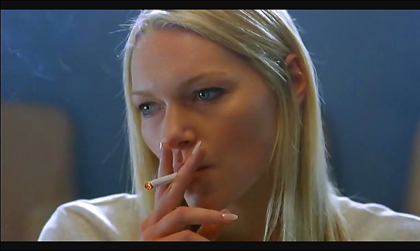 Laura prepon es una nena caliente que fuma.
 #10227682