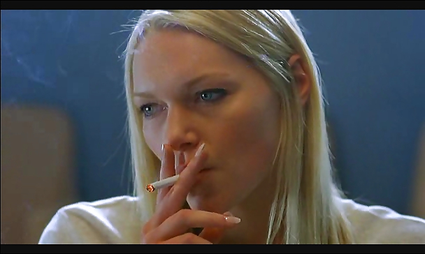 Laura prepon es una nena caliente que fuma.
 #10227687