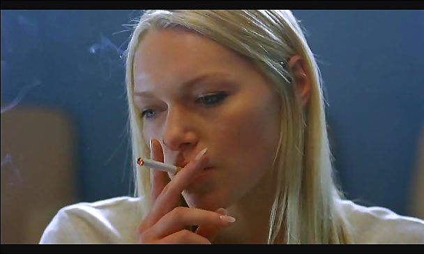 Laura Prepon Elle Est Une Fille Chaude De Fumer. #10227738