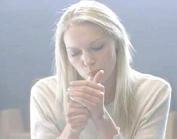 Laura Prepon Elle Est Une Fille Chaude De Fumer. #10227819
