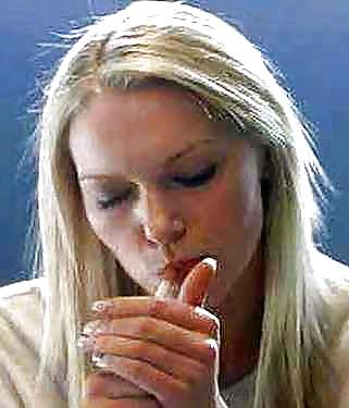 Laura prepon es una nena caliente que fuma.
 #10227923