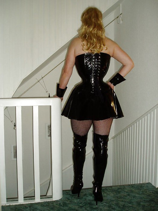 Corsés apretados, simplemente lo adoran
 #13782574