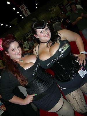 Corsés apretados, simplemente lo adoran
 #13783026