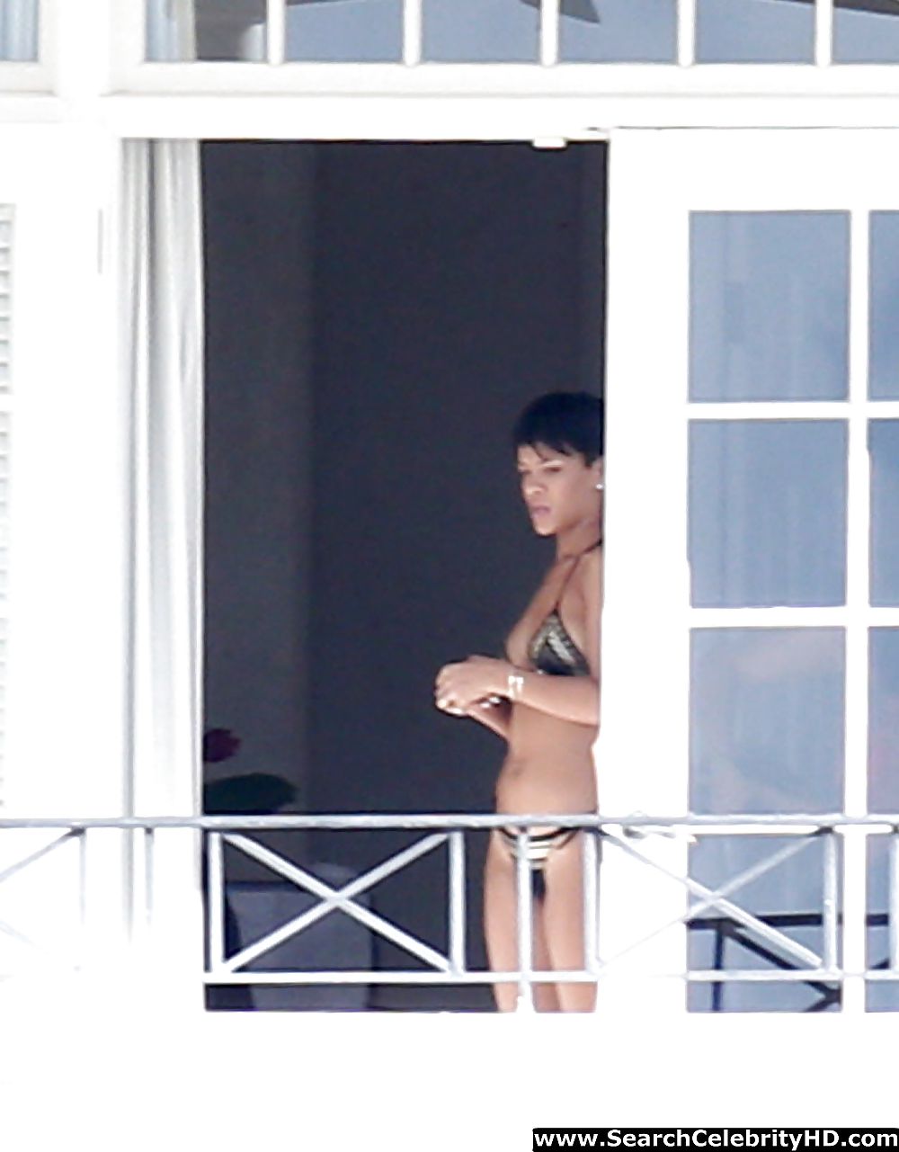 Rihanna naked ass and topless boobs candids
 #15086324