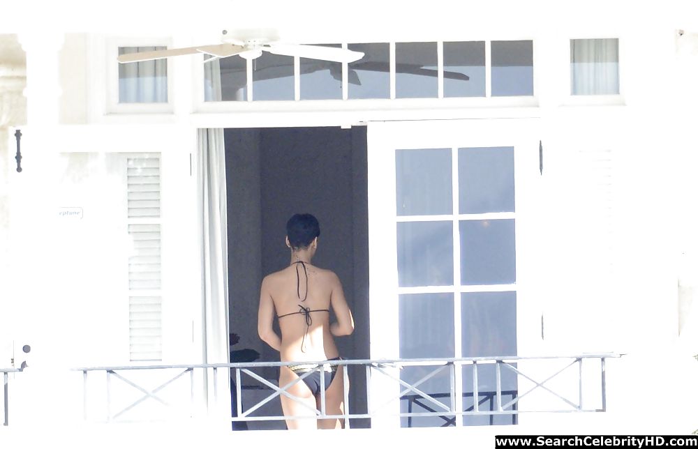 Rihanna naked ass and topless boobs candids
 #15086340