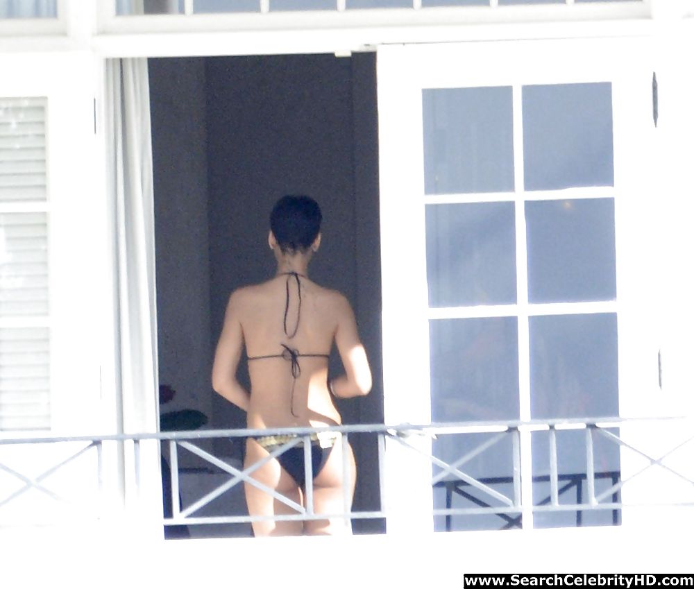 Rihanna naked ass and topless boobs candids
 #15086349