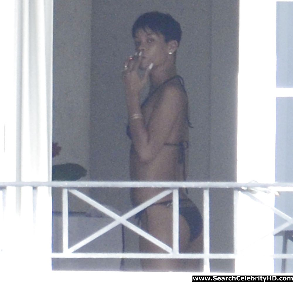 Rihanna naked ass and topless boobs candids
 #15086368
