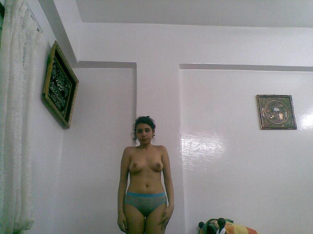 Arab woman strips #9436704