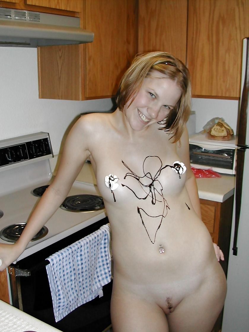 Les salopes dans leur cuisine #8723975