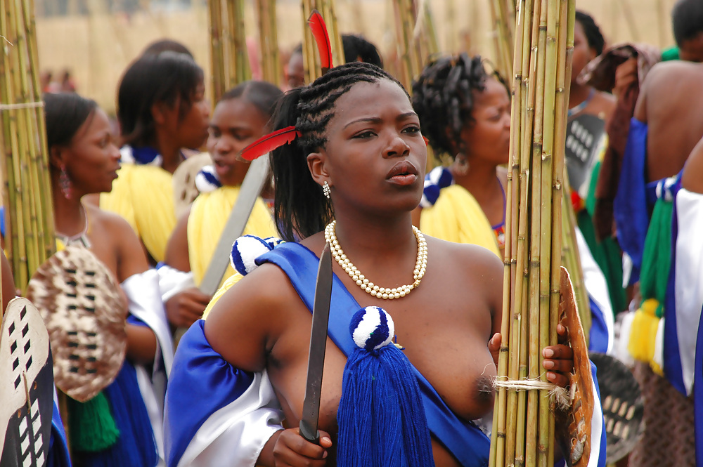 Nackte Mädchen Gruppen 007 - Afrikanische Stammesfeiern 1 #15877519