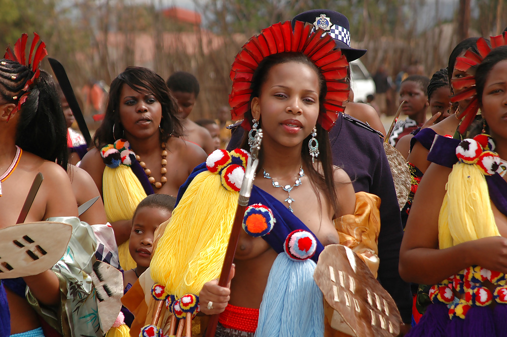 Nackte Mädchen Gruppen 007 - Afrikanische Stammesfeiern 1 #15877525