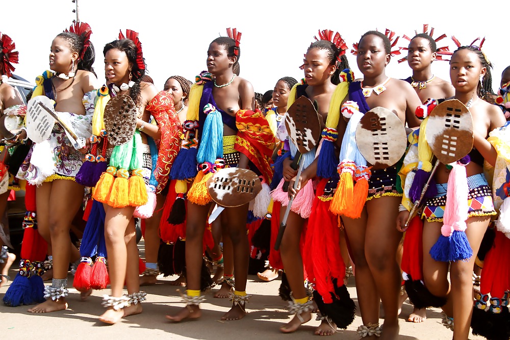Nackte Mädchen Gruppen 007 - Afrikanische Stammesfeiern 1 #15877546