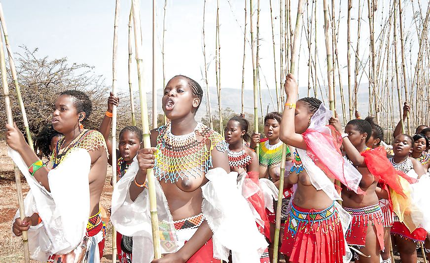 Nackte Mädchen Gruppen 007 - Afrikanische Stammesfeiern 1 #15877574