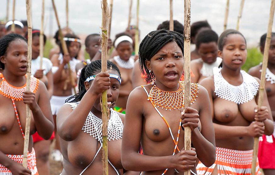 Nackte Mädchen Gruppen 007 - Afrikanische Stammesfeiern 1 #15877627