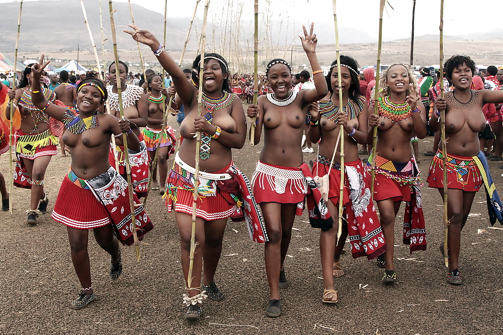 Nackte Mädchen Gruppen 007 - Afrikanische Stammesfeiern 1 #15877636