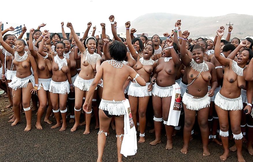 Nackte Mädchen Gruppen 007 - Afrikanische Stammesfeiern 1 #15877646