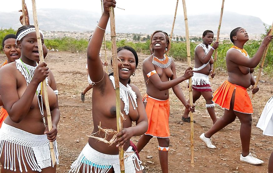 Nackte Mädchen Gruppen 007 - Afrikanische Stammesfeiern 1 #15877652