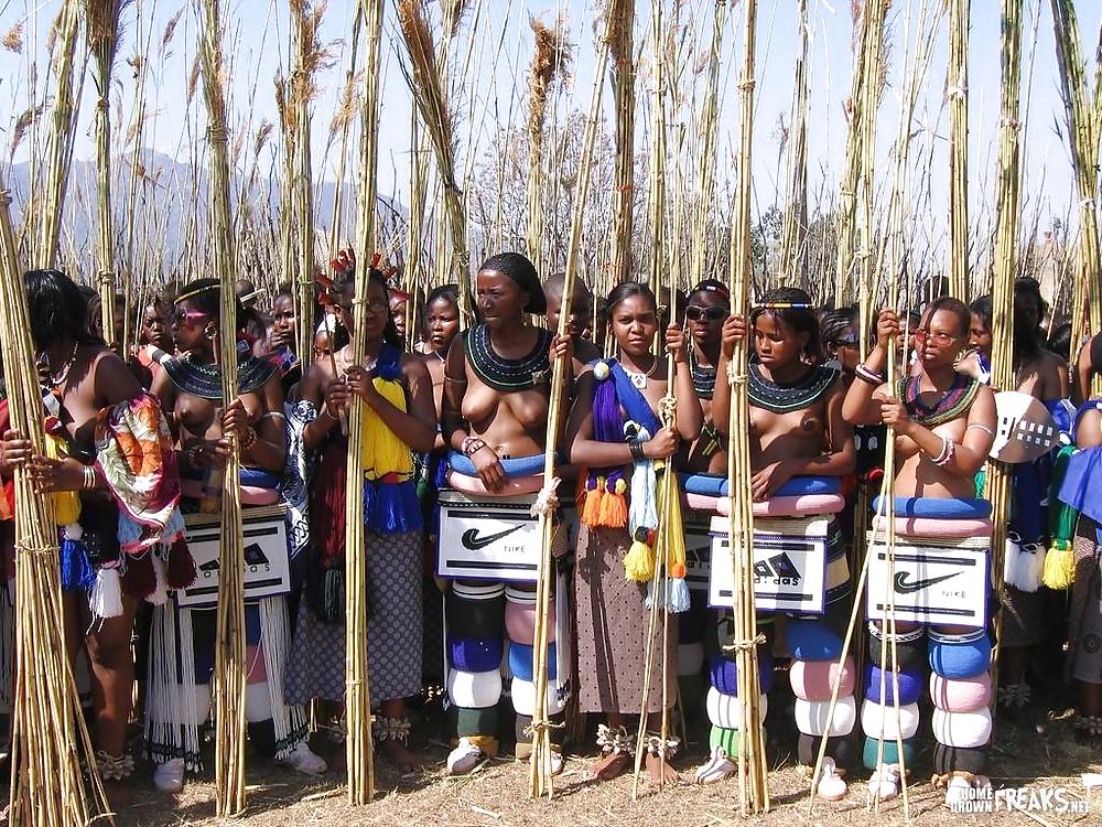 Nackte Mädchen Gruppen 007 - Afrikanische Stammesfeiern 1 #15877686