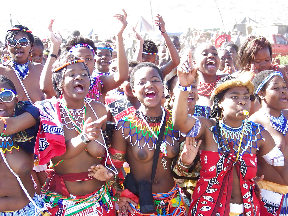 Gruppi di ragazze nude 007 - celebrazioni tribali africane 1
 #15877704