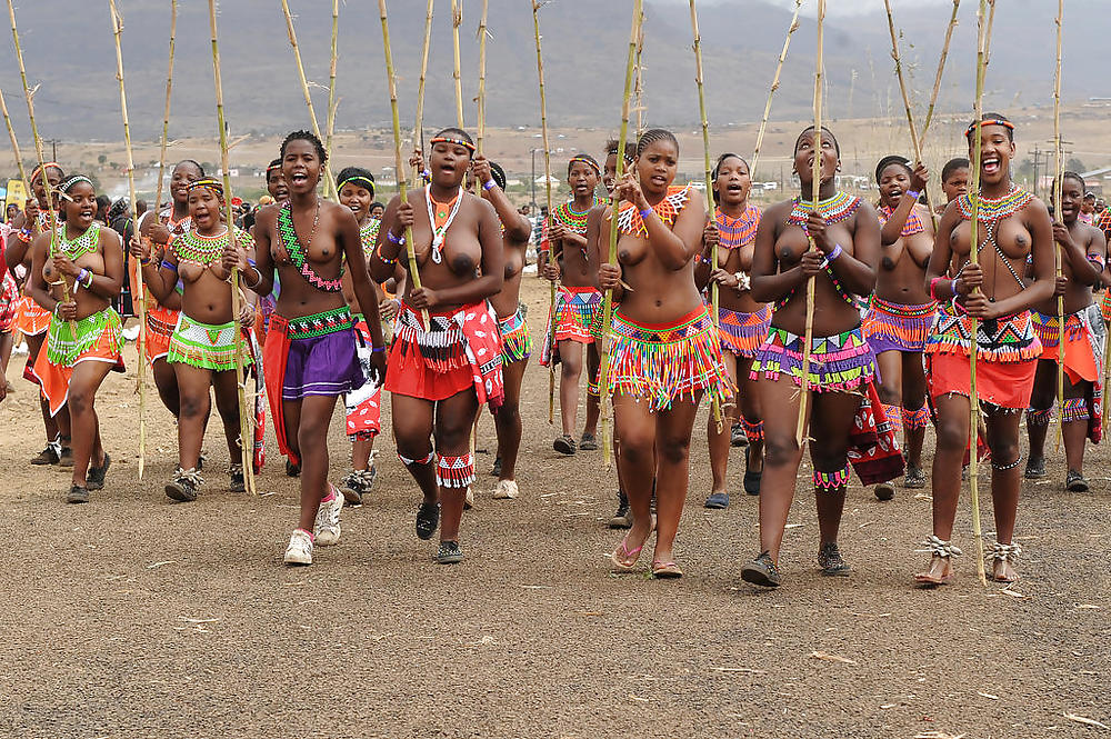 Gruppi di ragazze nude 007 - celebrazioni tribali africane 1
 #15877713