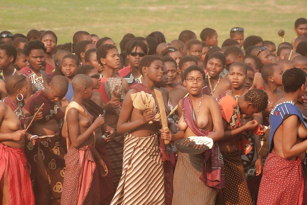 Grupos de chicas desnudas 007 - celebraciones tribales africanas 1
 #15877740