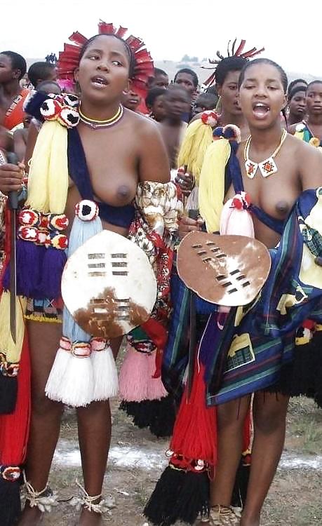 Nackte Mädchen Gruppen 007 - Afrikanische Stammesfeiern 1 #15877746