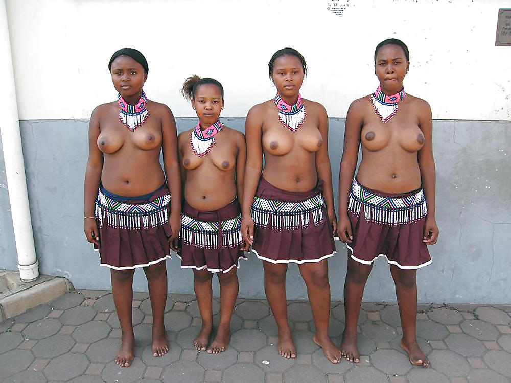 Nackte Mädchen Gruppen 007 - Afrikanische Stammesfeiern 1 #15877752