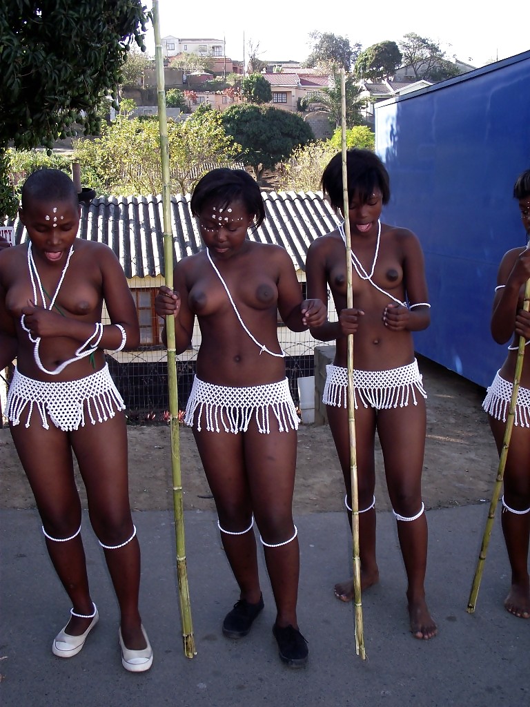 Nackte Mädchen Gruppen 007 - Afrikanische Stammesfeiern 1 #15877829