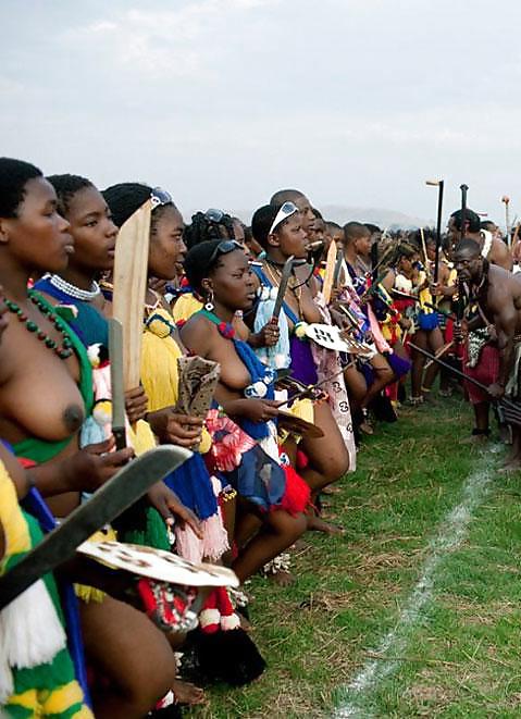 Nackte Mädchen Gruppen 007 - Afrikanische Stammesfeiern 1 #15877861