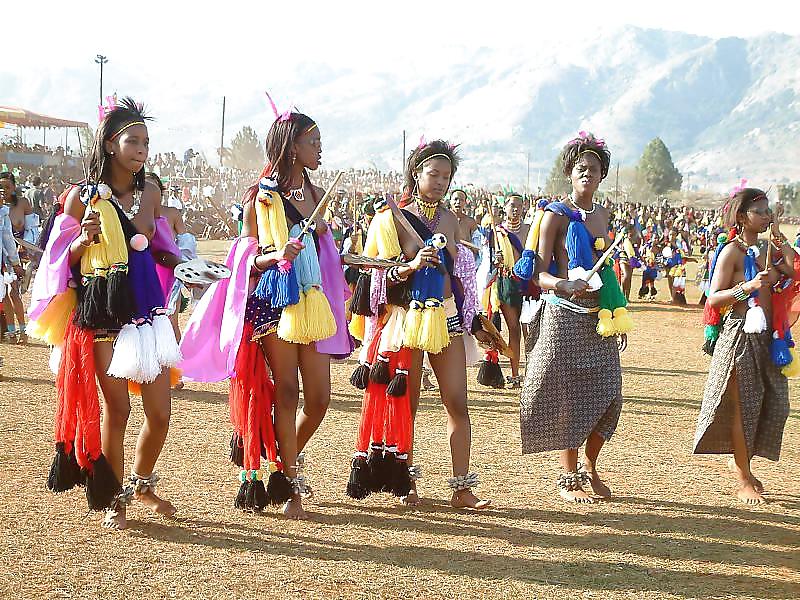 Nackte Mädchen Gruppen 007 - Afrikanische Stammesfeiern 1 #15877882