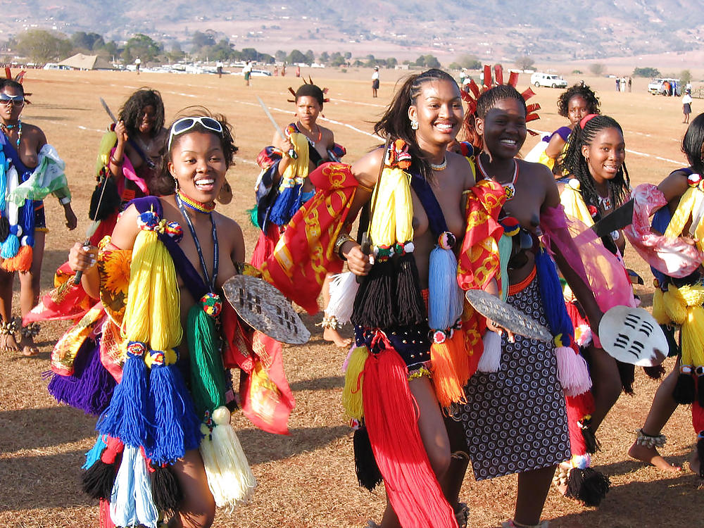 Nackte Mädchen Gruppen 007 - Afrikanische Stammesfeiern 1 #15877928