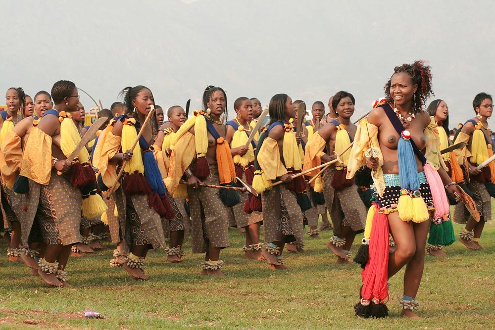 Nackte Mädchen Gruppen 007 - Afrikanische Stammesfeiern 1 #15877947