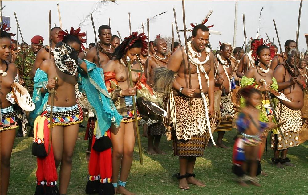 Nackte Mädchen Gruppen 007 - Afrikanische Stammesfeiern 1 #15877966