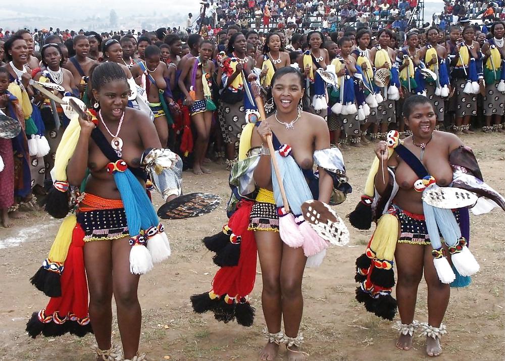 Nackte Mädchen Gruppen 007 - Afrikanische Stammesfeiern 1 #15877976