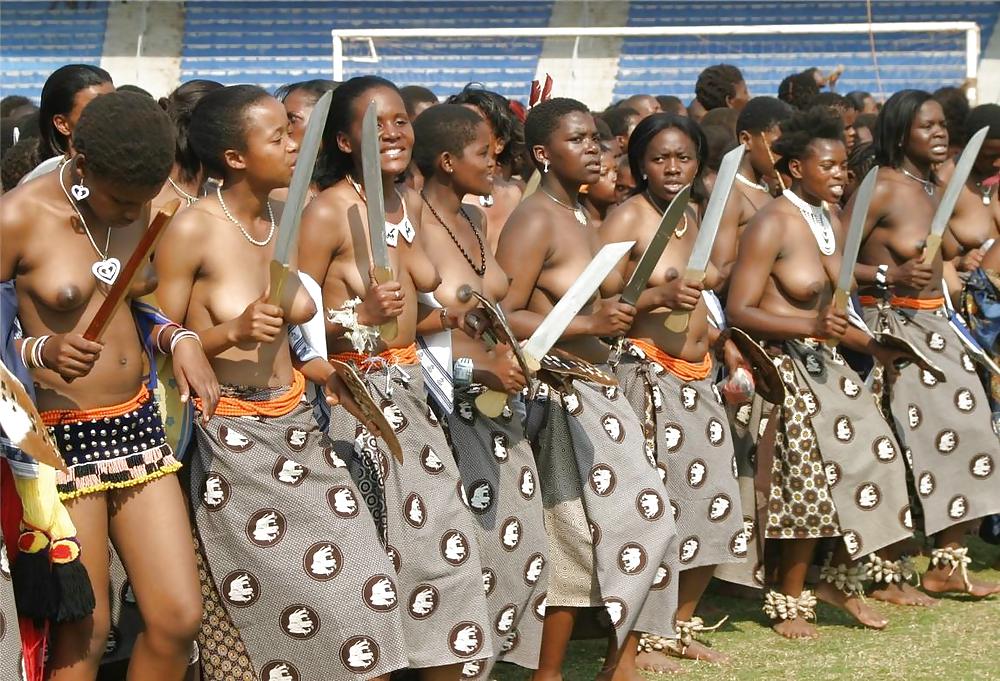 Nackte Mädchen Gruppen 007 - Afrikanische Stammesfeiern 1 #15877983