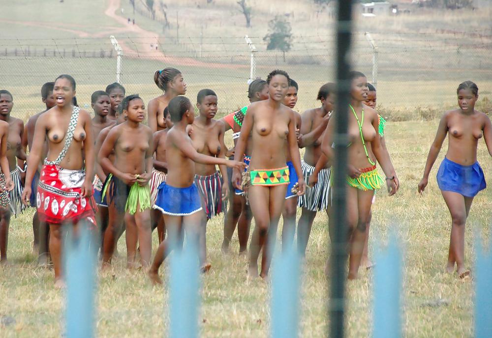 Nackte Mädchen Gruppen 007 - Afrikanische Stammesfeiern 1 #15878004
